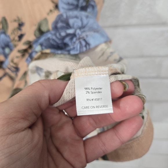 envision studio NWT floral tee - Picture 8 of 13